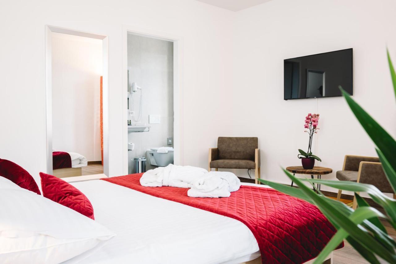 Hotel-Restaurant La Croix D'Or Ballaigues Екстериор снимка