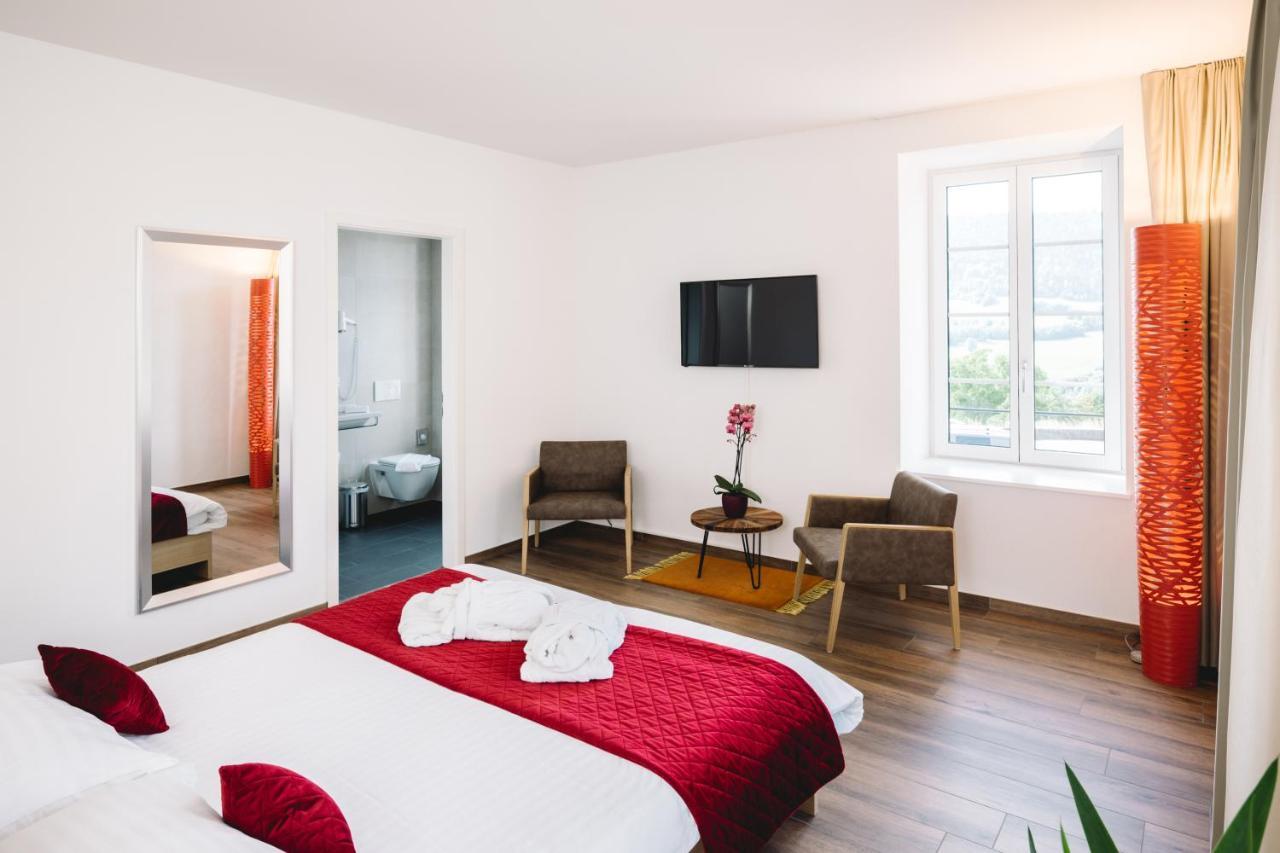 Hotel-Restaurant La Croix D'Or Ballaigues Екстериор снимка