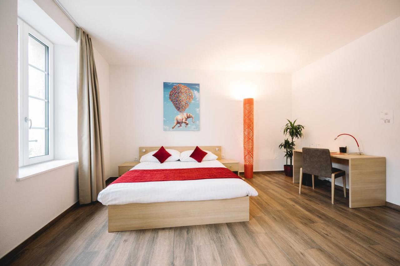 Hotel-Restaurant La Croix D'Or Ballaigues Екстериор снимка