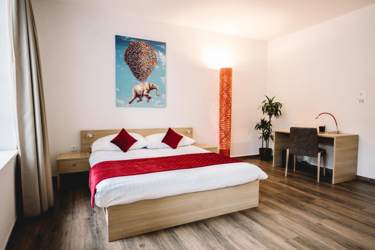 Hotel-Restaurant La Croix D'Or Ballaigues Екстериор снимка